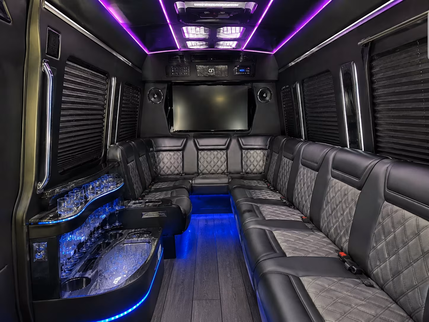 bristolcharterbuscompany com connects you to concert buses for lake compounce right here in bristol